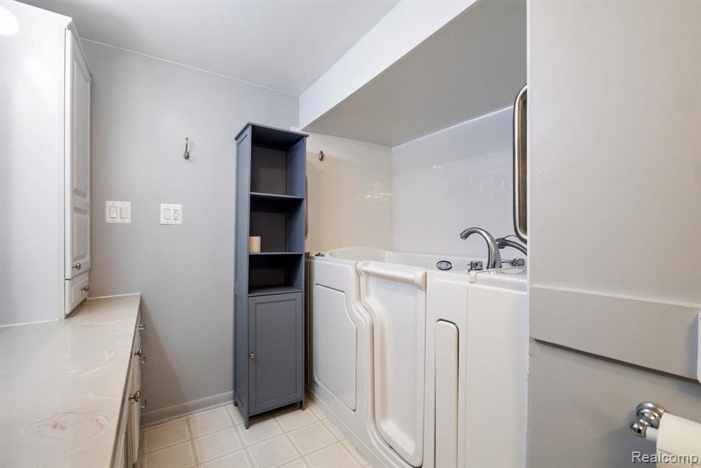 821 Castlebar Drive Rochester Hills, MI 48309 - Photo 15 of 27