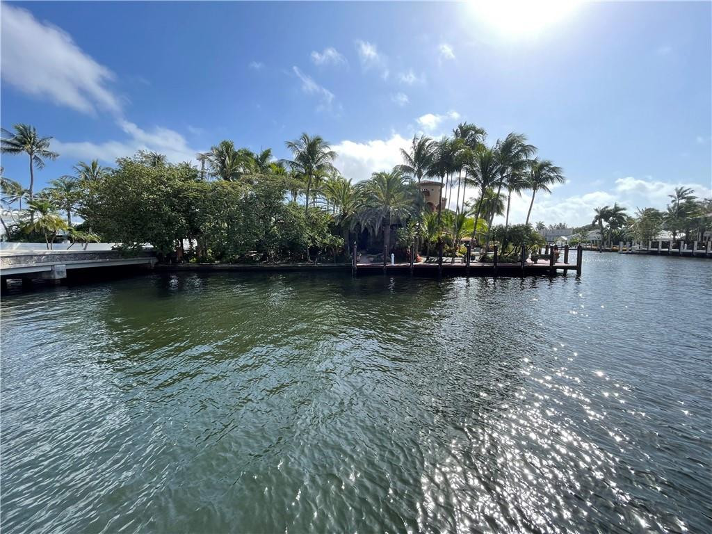 601 Cordova Road Fort Lauderdale, FL 33316 - Photo 3 of 5 a view of a lake with houses