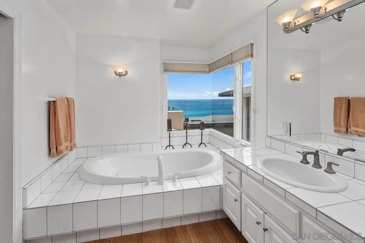 538 4th Street Encinitas, CA 92024 - Photo 15 of 31