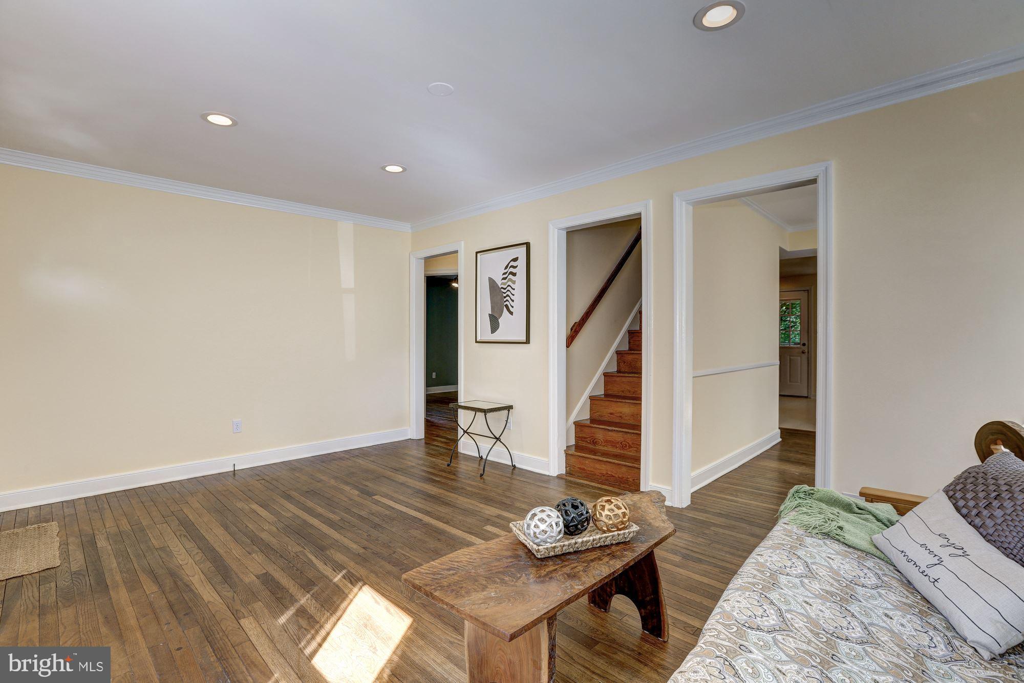 2519 Mason Street Silver Spring, MD 20902 - Photo 4 of 46 Living Room