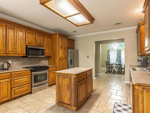 $4,995 | 1606 South Hyde Park Avenue, Denison, TX 75020