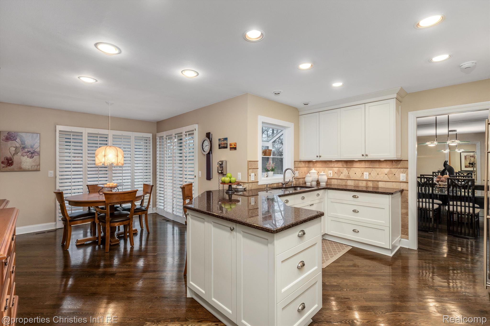 30184 High Valley Road Farmington, MI 48331 - Photo 12 of 43 Gallery Image 12