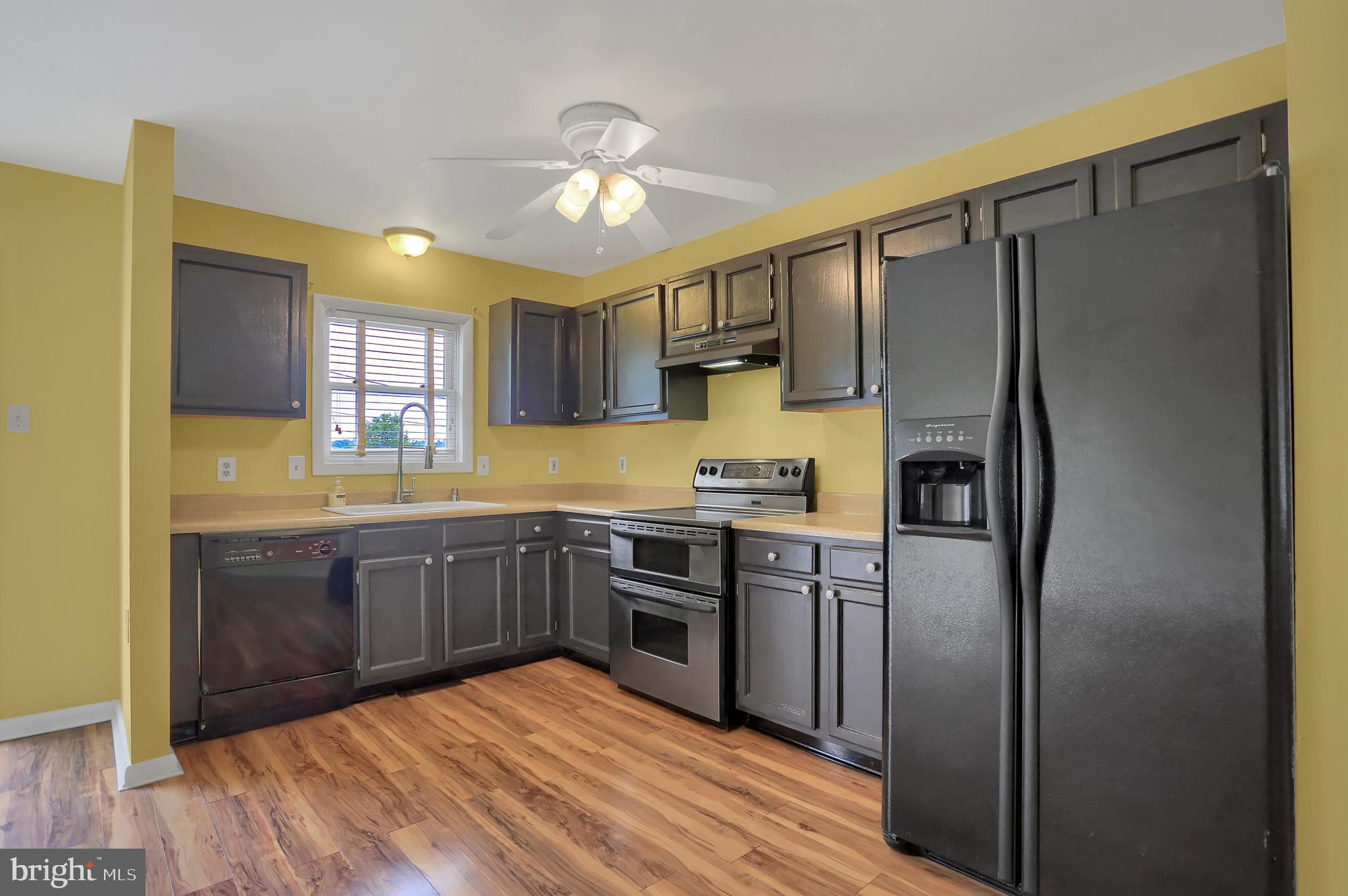 201 Edinburgh Road York, PA 17406 - Photo 8 of 29 Gallery Image 8