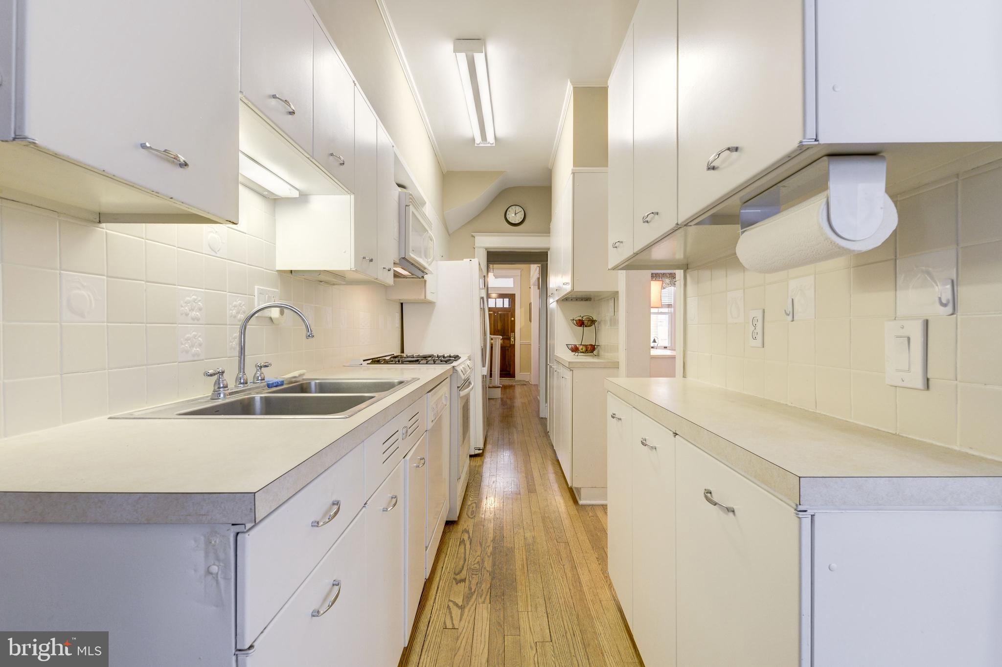 2204 Tunlaw Road Northwest Washington, DC 20007 - Photo 13 of 38 Kitchen