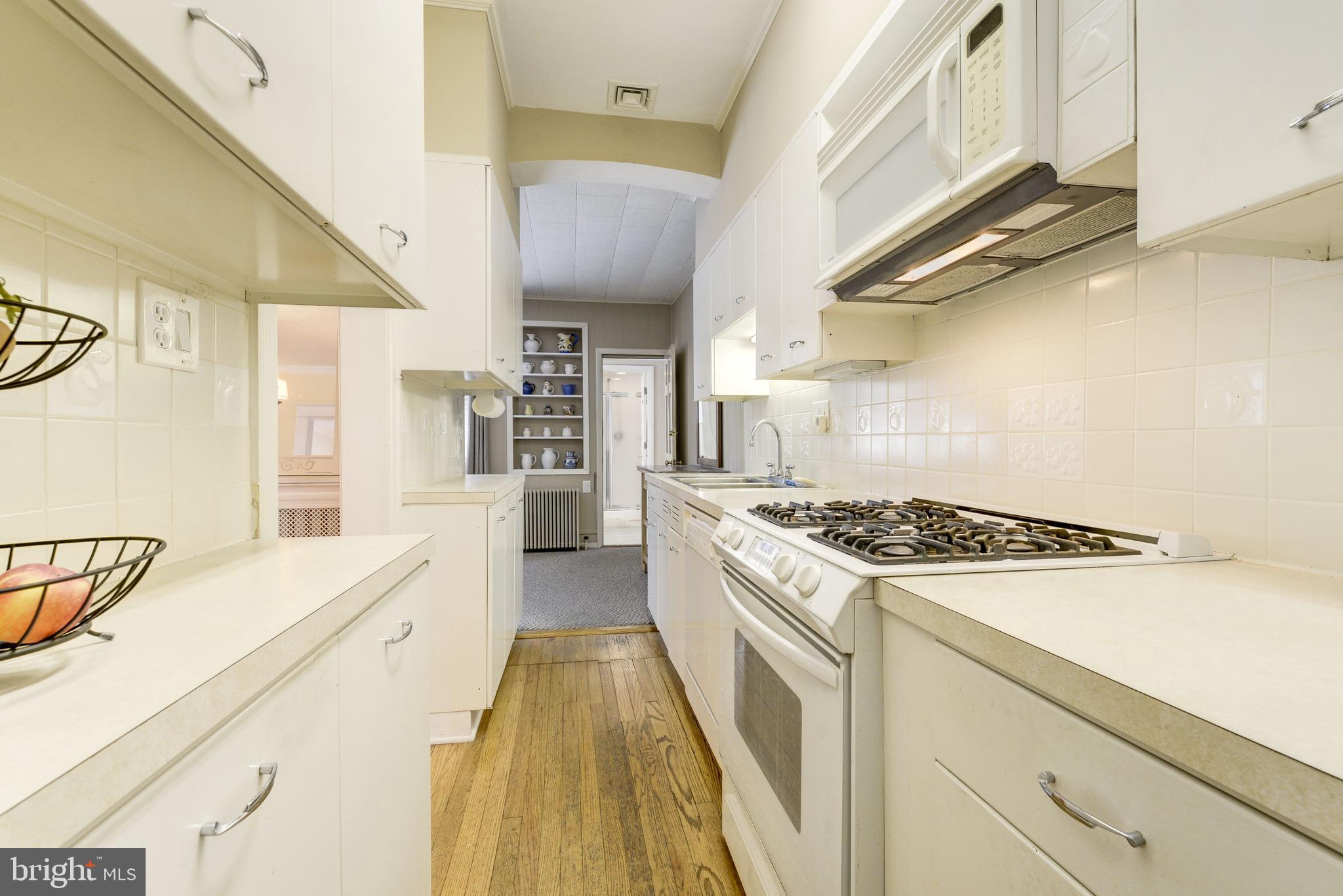 2204 Tunlaw Road Northwest Washington, DC 20007 - Photo 16 of 38 Kitchen