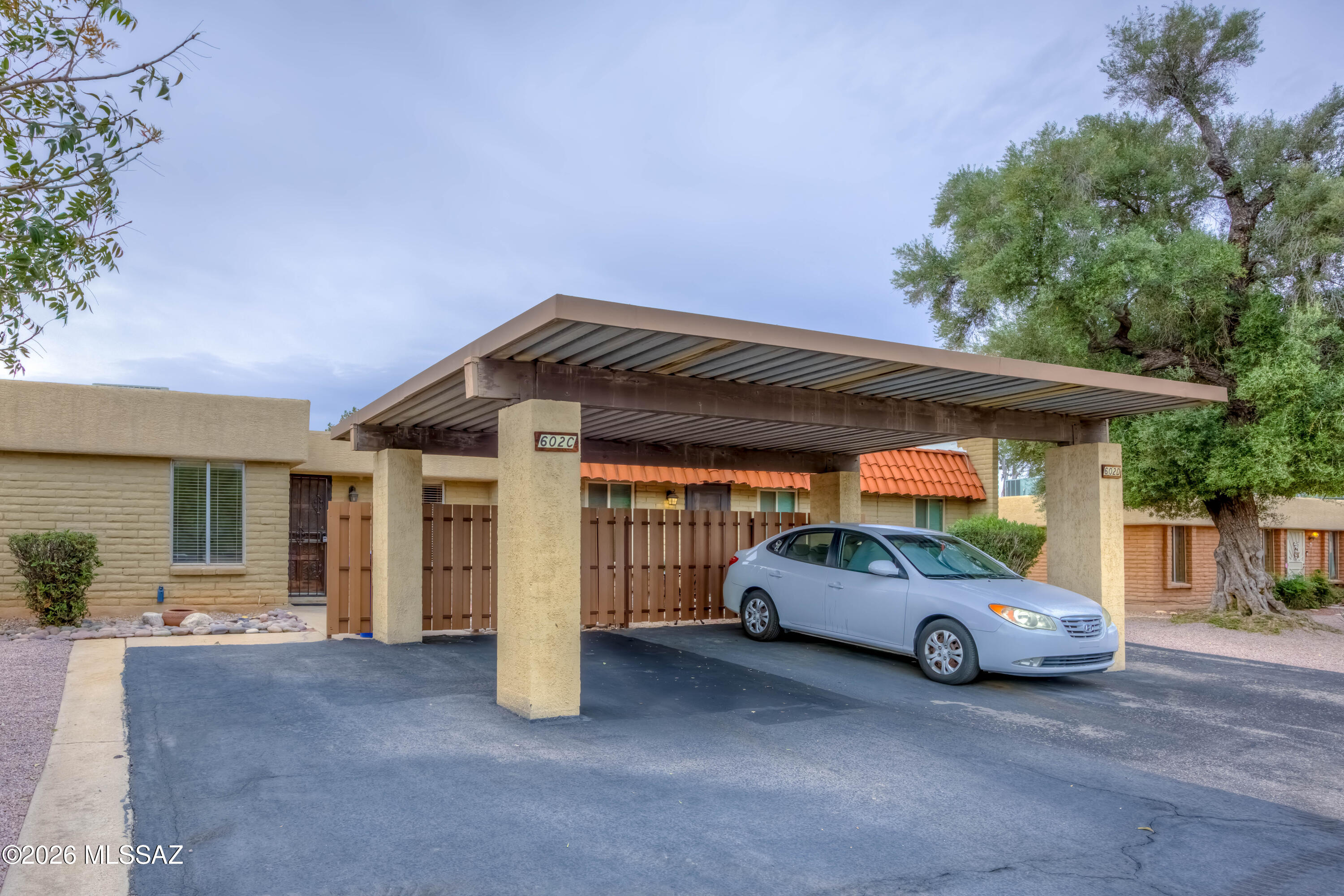 602 South Pantano Road, Unit C Tucson, AZ 85710 - Photo 1 of 29 2 Front photo b
