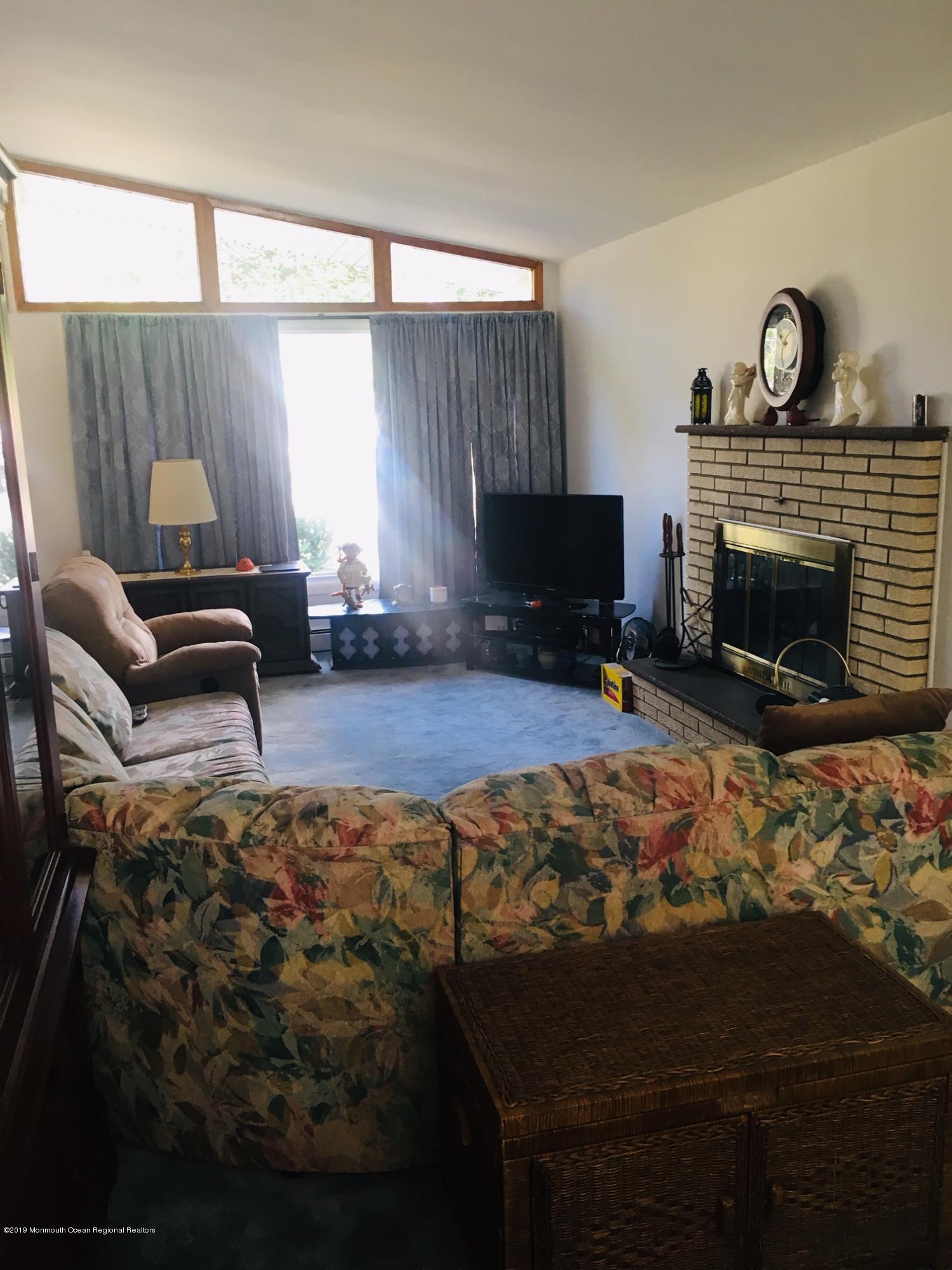 7 Riccis Drive Jackson, NJ 08527 - Photo 6 of 22 Living Room