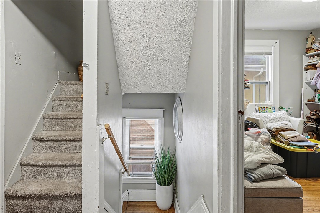 539 Lake View Park Rochester, NY 14613 - Photo 14 of 29