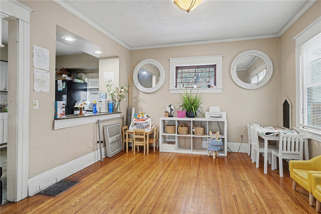 539 Lake View Park Rochester, NY 14613 - Photo 5 of 29