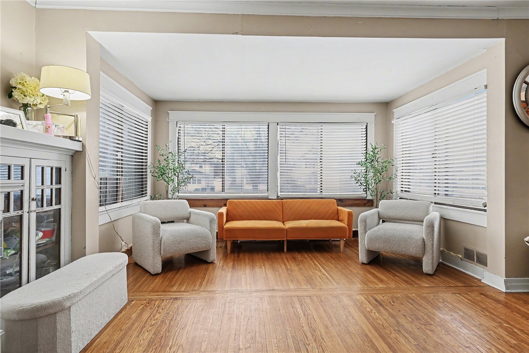 539 Lake View Park Rochester, NY 14613 - Photo 8 of 29