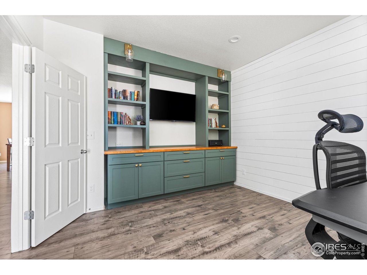 503 Buckrake Street Severance, CO 80550 - Photo 5 of 40 a room with furniture and flat screen tv