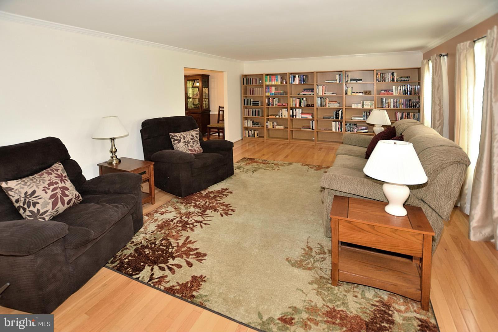 7790 Turlock Road Springfield, VA 22153 - Photo 4 of 30 Living Room
