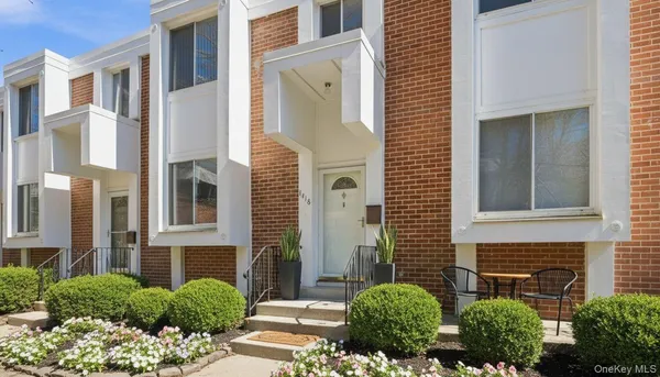 $699,000 | 1418 Fox Glen Drive, Hartsdale, NY 10530