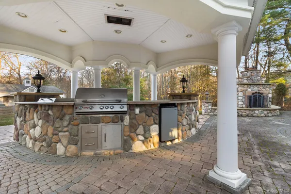 $2,750,000 | 139 Private Road, East Patchogue, NY 11772