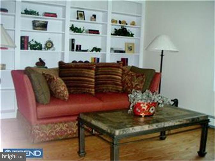86 Crosswicks Chesterfield Road Chesterfield, NJ 08515 - Photo 7 of 12 Living Room