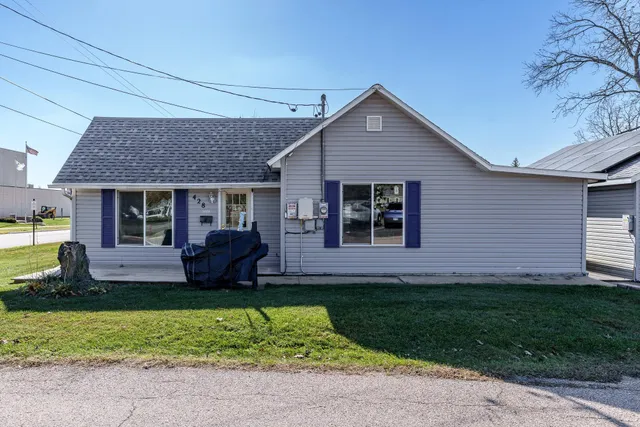 a view of a house with a yard and plants
