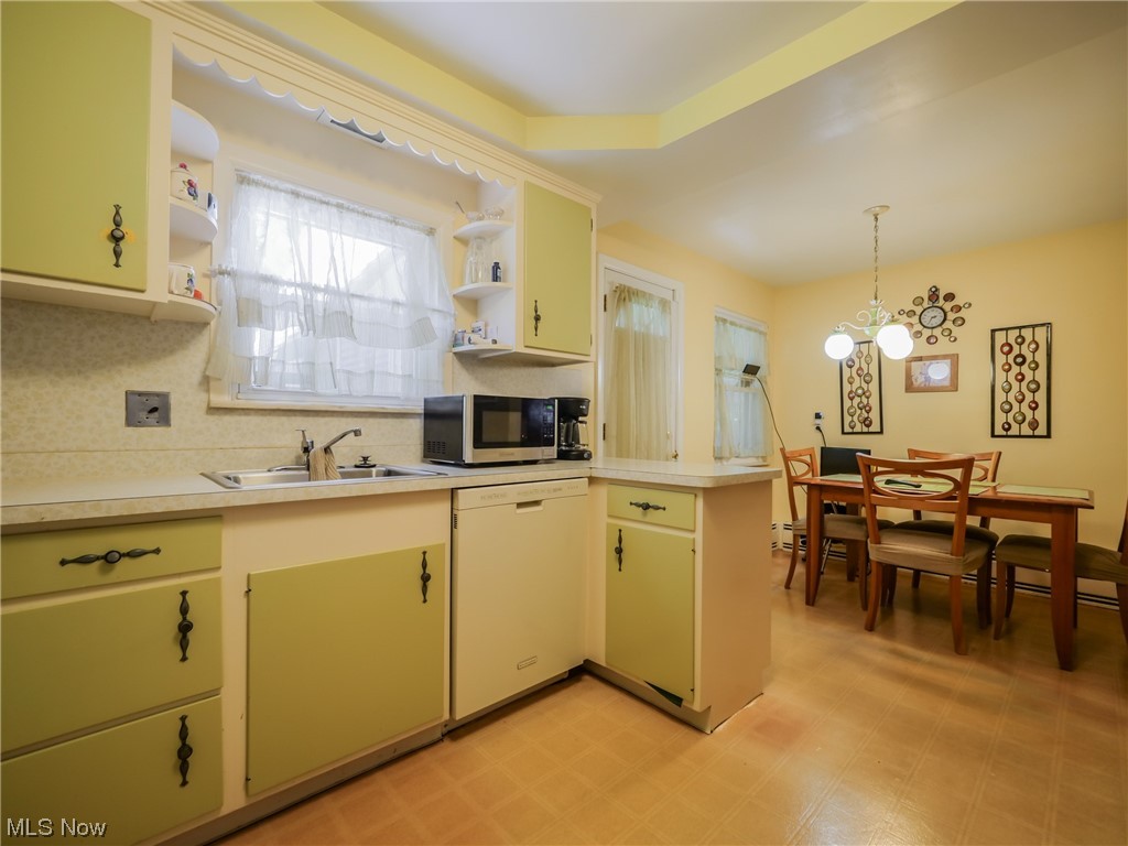15821 Cleviden Road Cleveland, OH 44112 - Photo 5 of 27