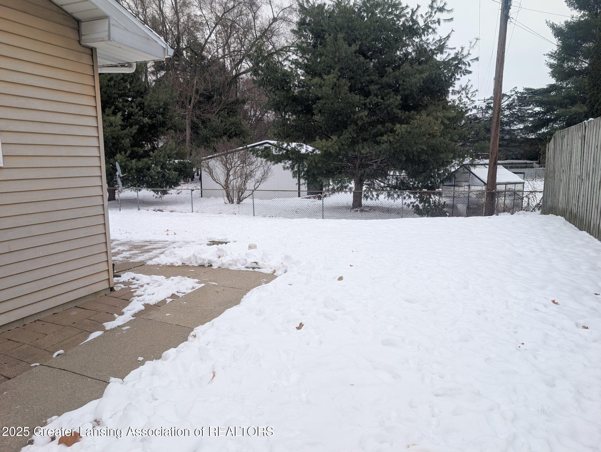 5716-5718 Ridgeway Drive Haslett, MI 48840 - Photo 9 of 10 1730095738313924120