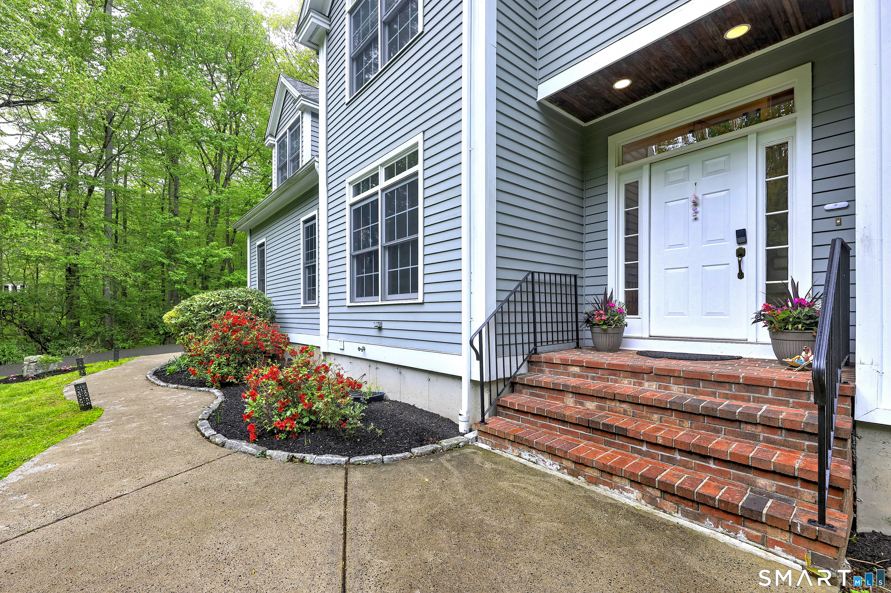 125 Peck Hill Road Woodbridge, CT 06525 - Photo 39 of 40 a view of a house with backyard and a porch