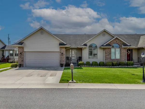 $239,900 | 172 Condominium Drive, Grayson, KY 41143