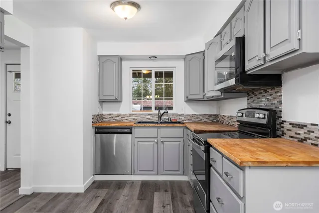 $399,950 | 18420 Albany Street Southwest, Rochester, WA 98579