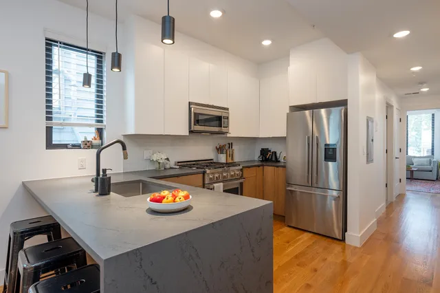 $639,000 | 827 Pavonia Avenue, Unit 3, Jersey City, NJ 07306