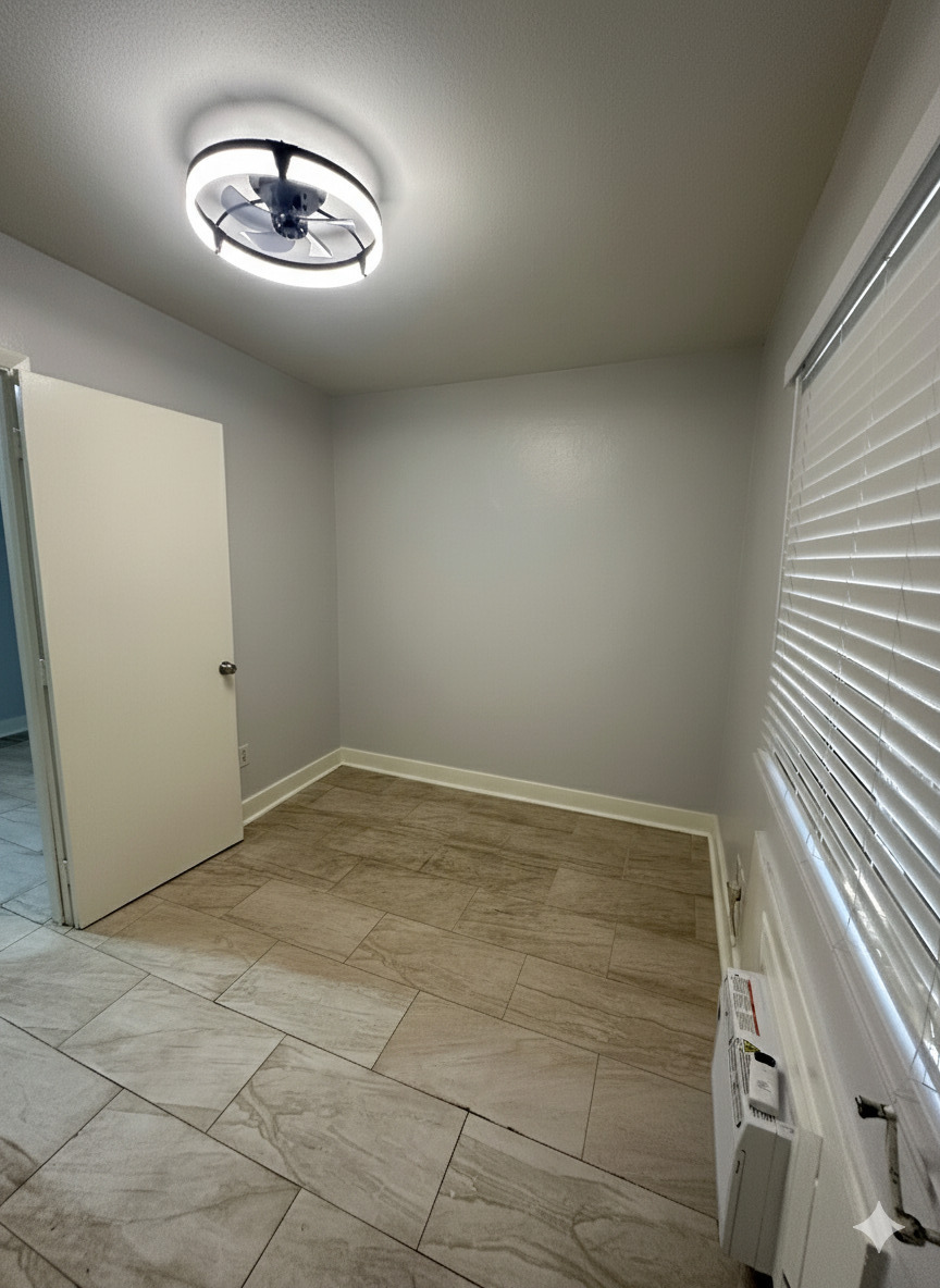 178 East 27th Street, Unit 3 Riviera Beach, FL 33404 - Photo 4 of 8 an empty room with a window