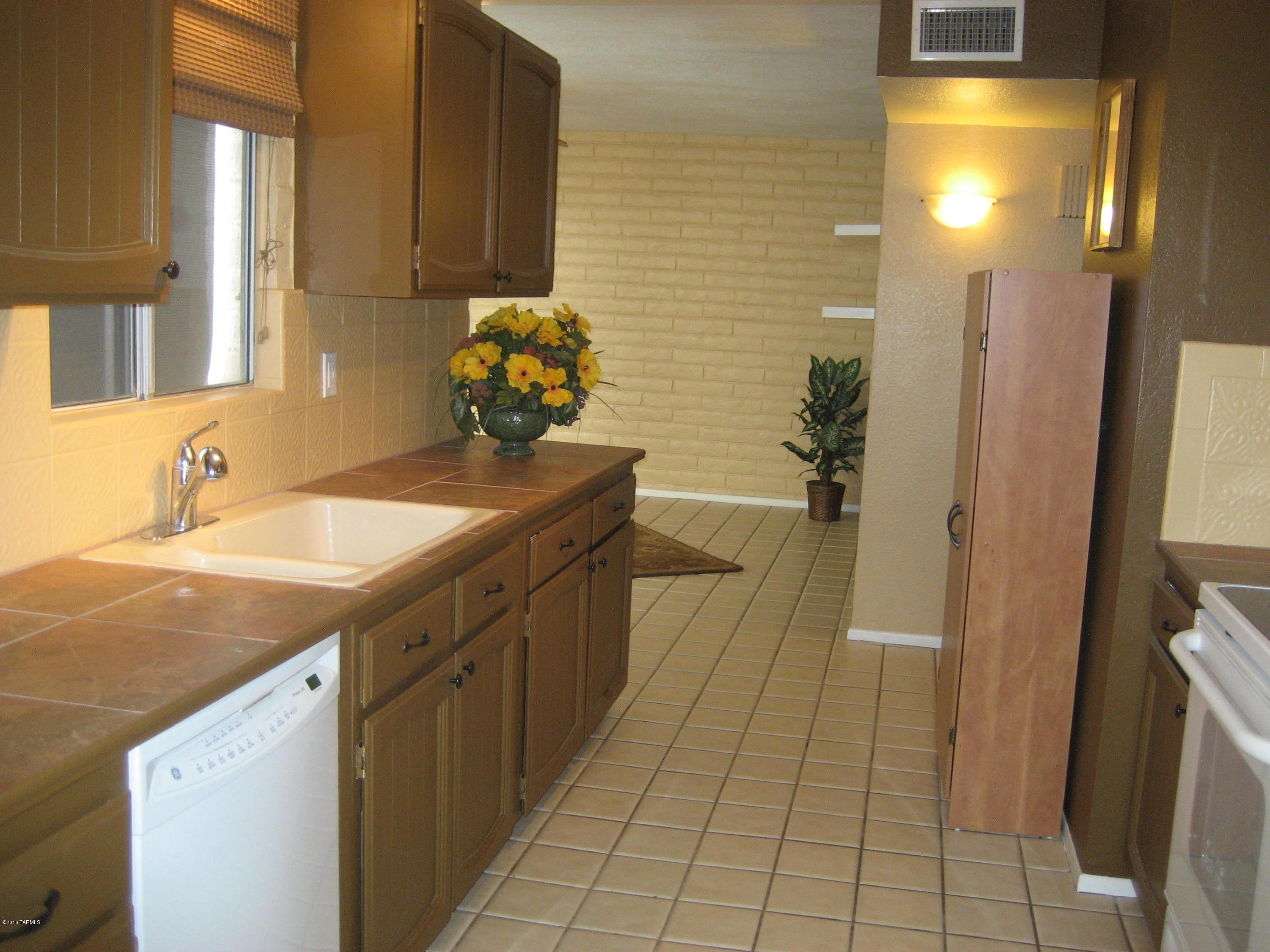 704 West Roller Coaster Road, Unit 84 Tucson, AZ 85704 - Photo 7 of 9