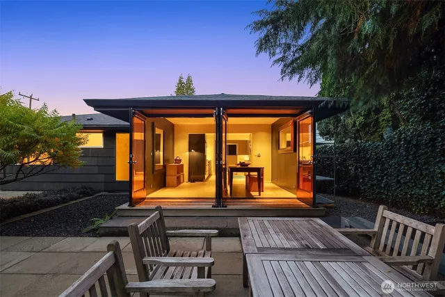 a view of a house with backyard and porch