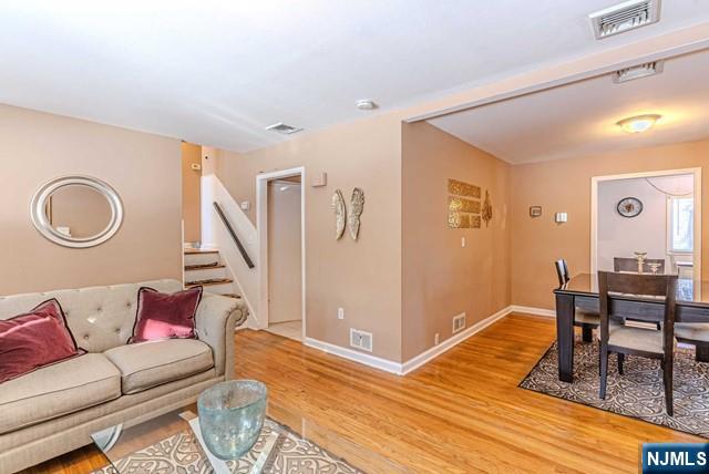 31 Perrin Drive Wayne, NJ 07470 - Photo 6 of 49