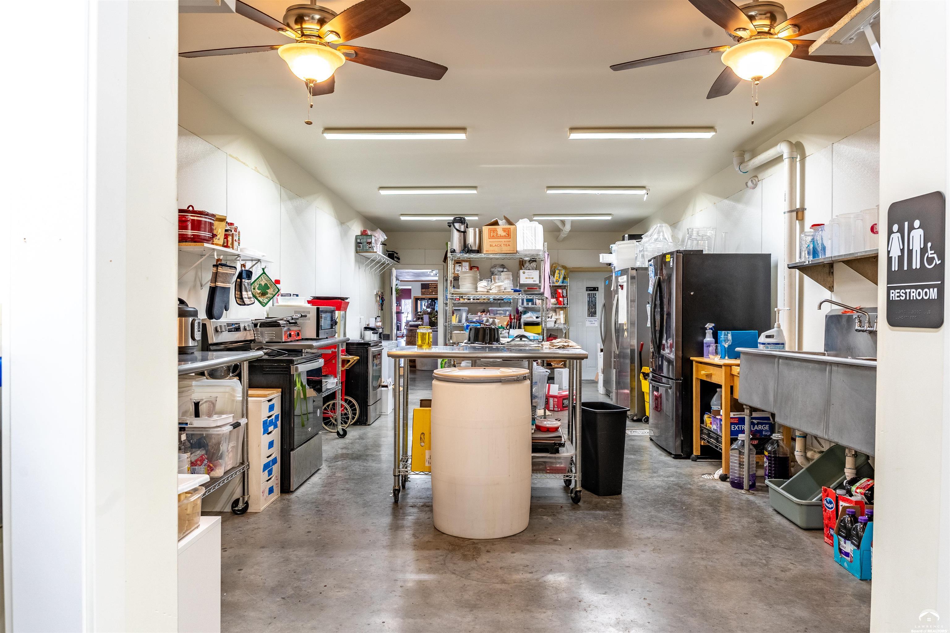 24305 Loring Road Lawrence, KS 66044 - Photo 35 of 96