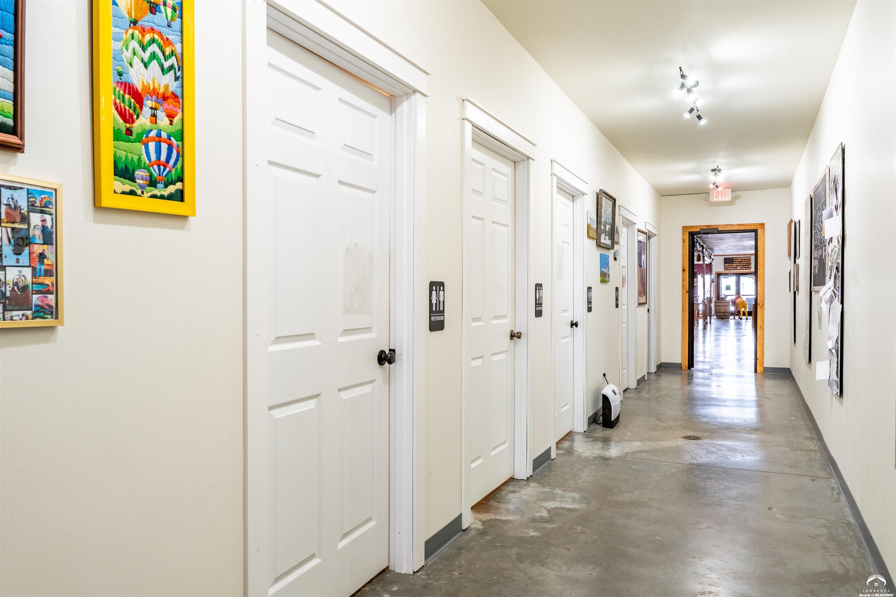 24305 Loring Road Lawrence, KS 66044 - Photo 37 of 96