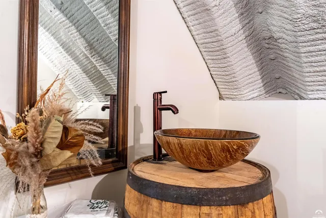 $2,800,000 | 24305 Loring Road, Lawrence, KS 66044