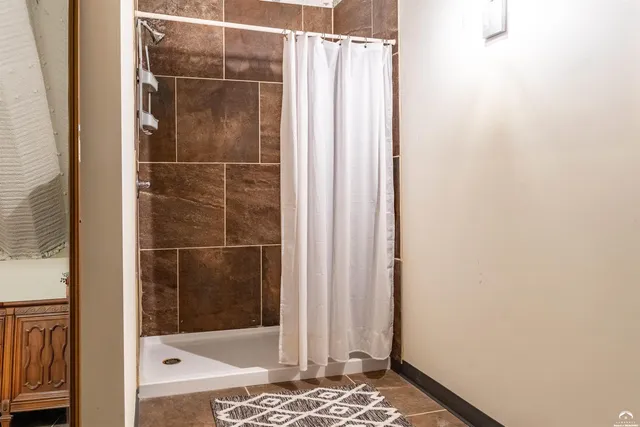 $2,800,000 | 24305 Loring Road, Lawrence, KS 66044