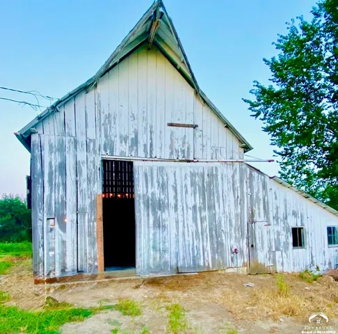 $2,800,000 | 24305 Loring Road, Lawrence, KS 66044