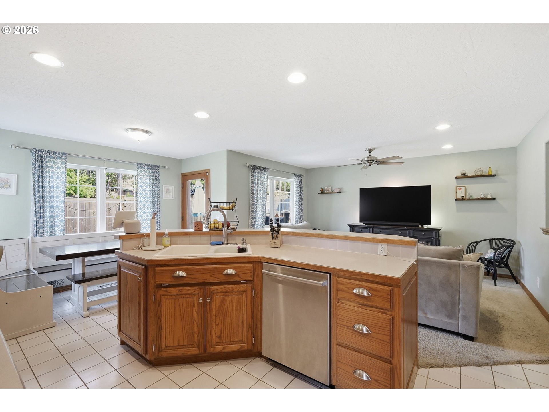 705 South 68th Place Springfield, OR 97478 - Photo 18 of 47 Kitchen