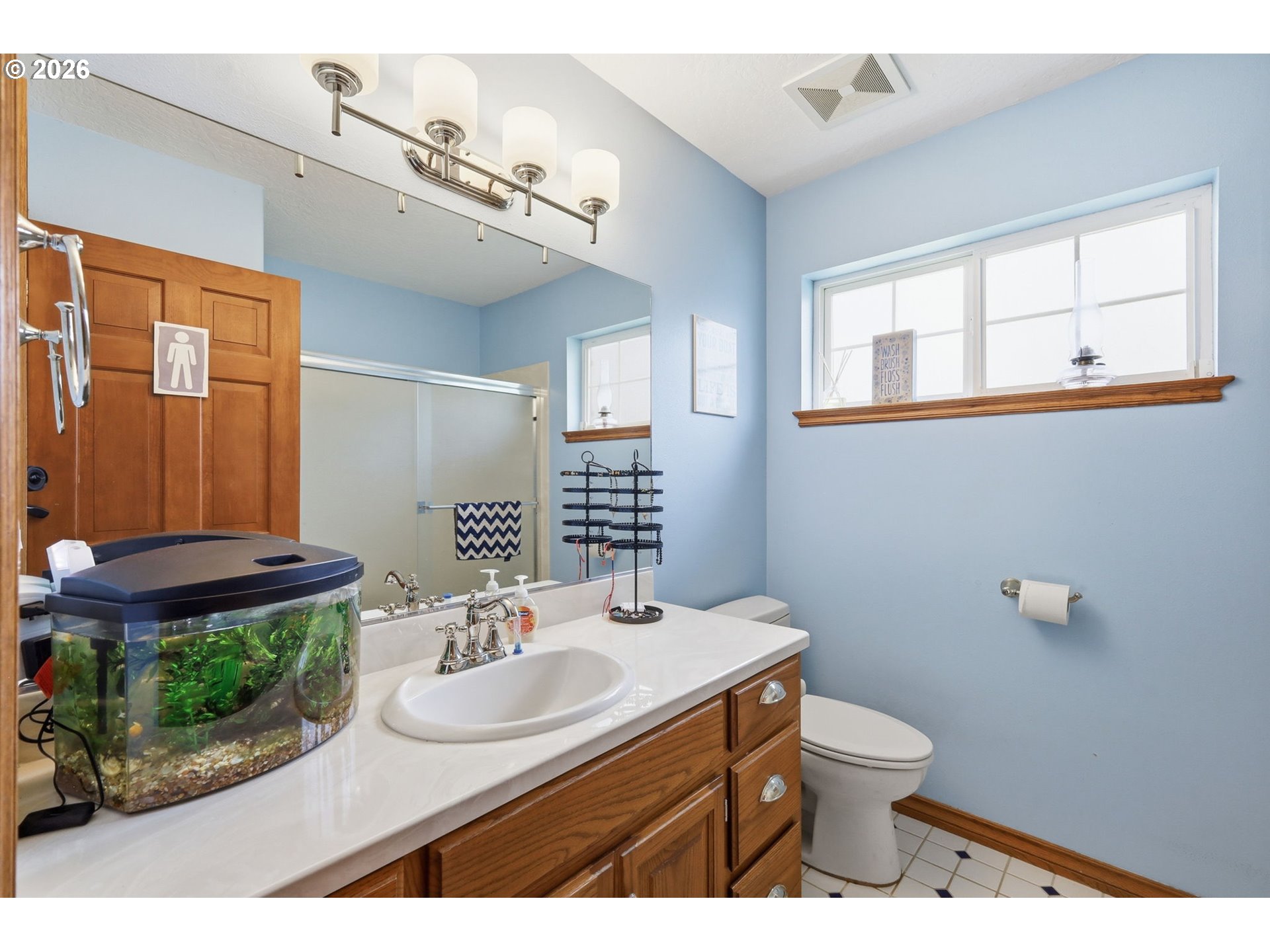 705 South 68th Place Springfield, OR 97478 - Photo 36 of 47 Bathroom