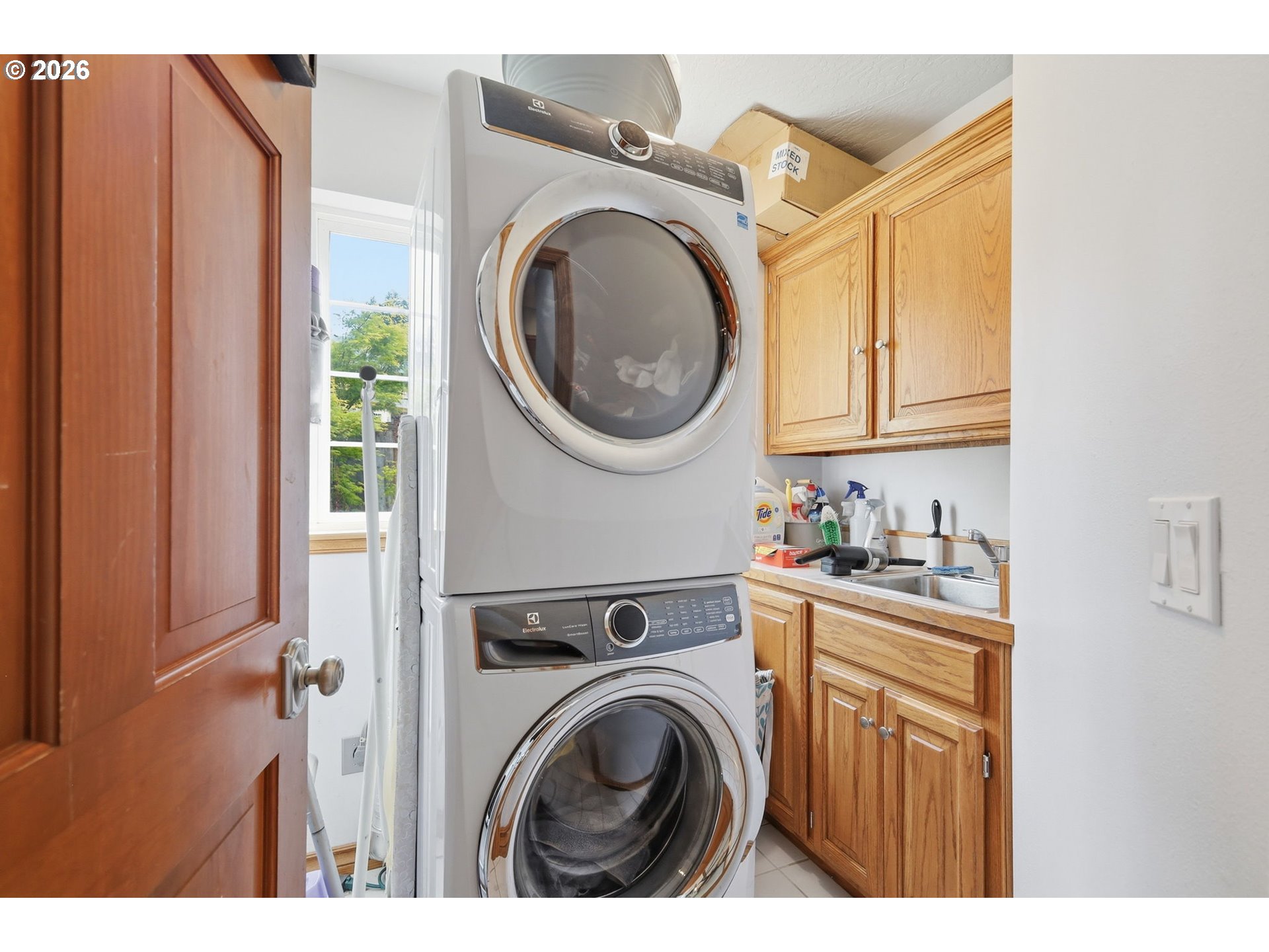 705 South 68th Place Springfield, OR 97478 - Photo 37 of 47 Laundry