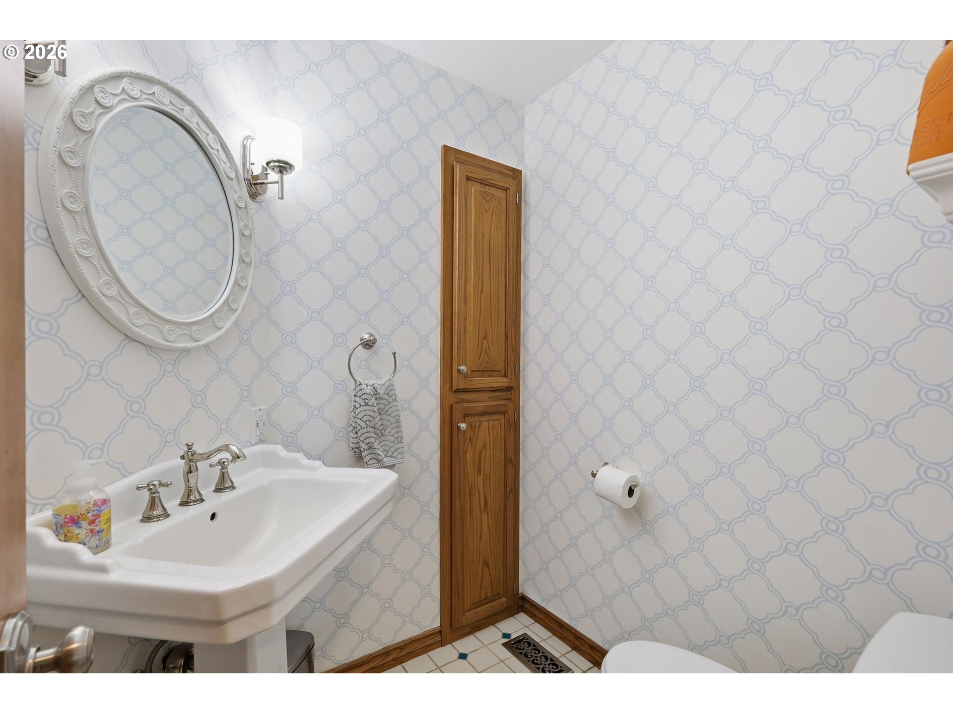 705 South 68th Place Springfield, OR 97478 - Photo 38 of 47 Bathroom