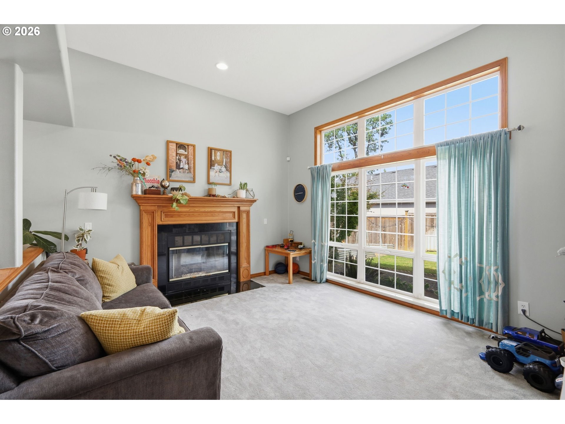705 South 68th Place Springfield, OR 97478 - Photo 6 of 47 Living Room