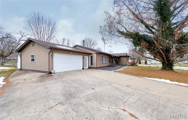 $265,000 | 115 Carroll Drive, Clarksville, MO 63336