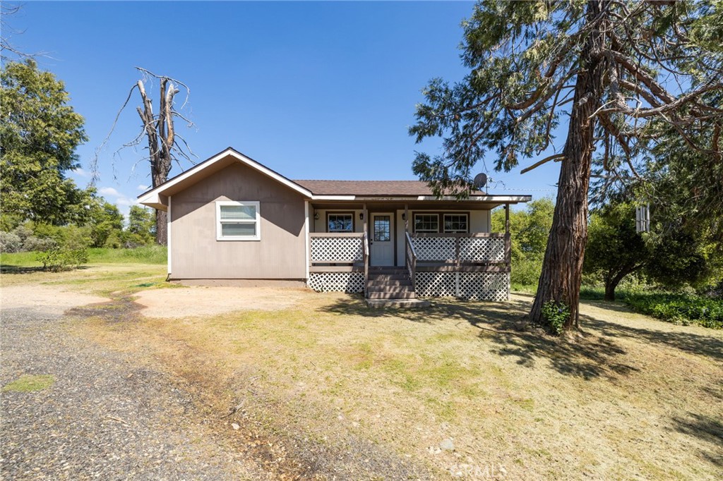 5072 Tip Top Road Mariposa, CA 95338 - Photo 22 of 41 a view of a house with a yard