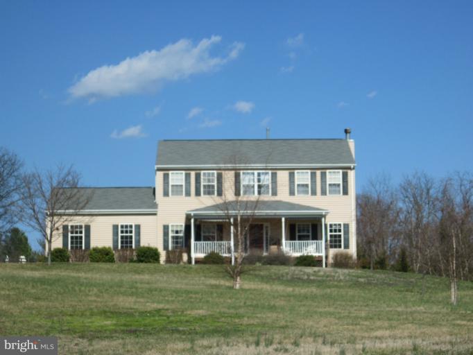 12039 Hume Road Hume, VA 22639 - Photo 1 of 17 Exterior (Front)