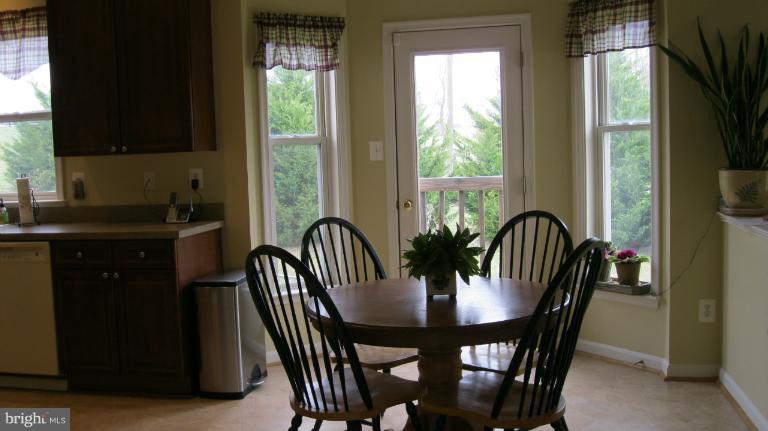 12039 Hume Road Hume, VA 22639 - Photo 11 of 17 Kitchen
