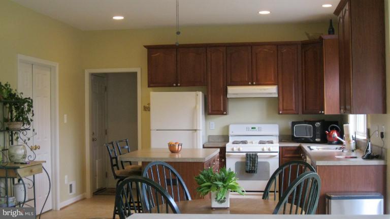 12039 Hume Road Hume, VA 22639 - Photo 15 of 17 Kitchen
