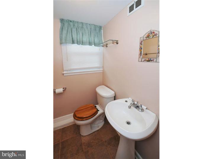 1367 Partridge Road Abington, PA 19001 - Photo 17 of 24 Gallery Image 17