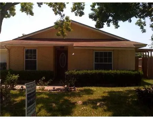 a front view of house with yard