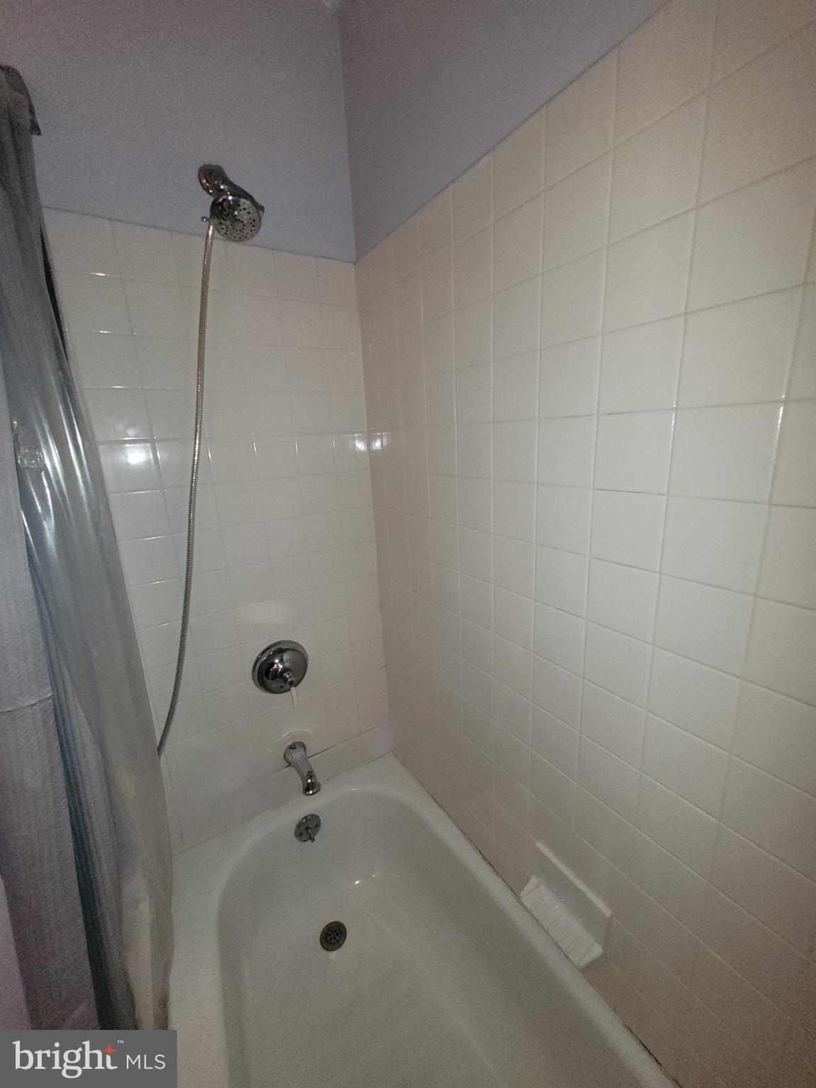 11 North 2nd Street, Unit 306 Philadelphia, PA 19106 - Photo 32 of 42 a bathroom with a bathtub