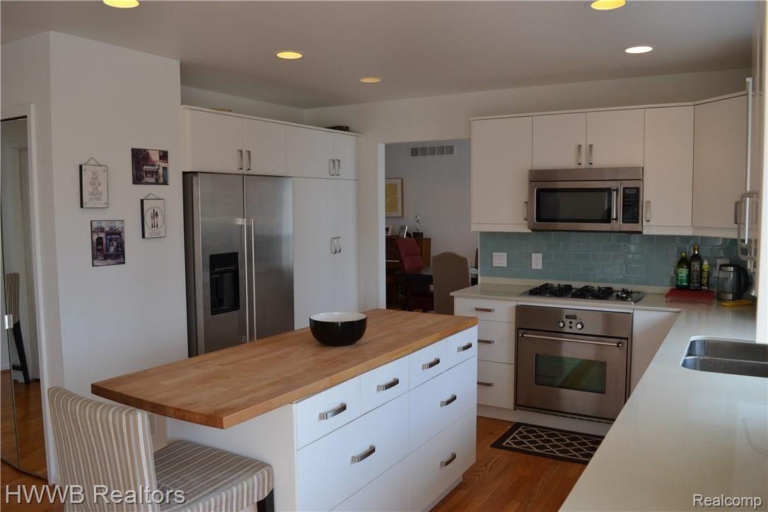 628 Seabrook Drive Rochester, MI 48307 - Photo 9 of 25 09 - Kitchen.JPG