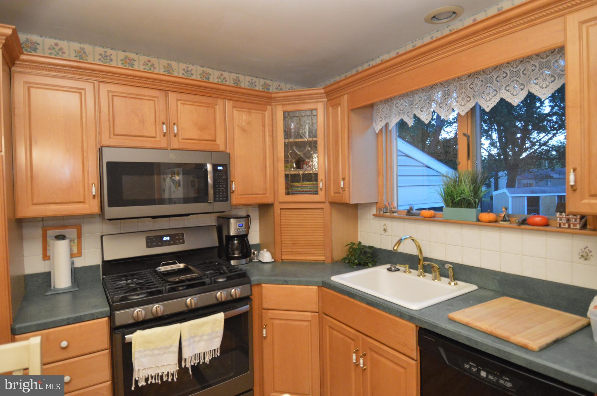 1136 Darrah Road Warminster, PA 18974 - Photo 16 of 56 Gas Stove